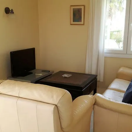 Nova Golf Apartment